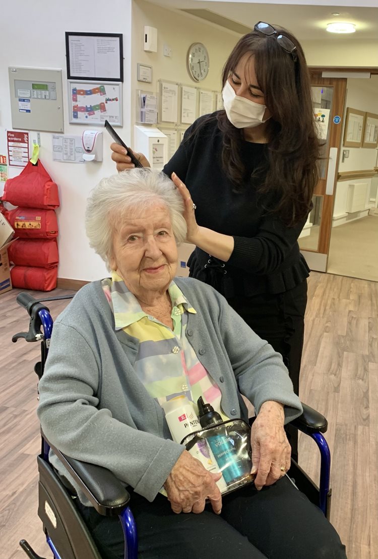 A cut above the rest – Leamington Spa care home team member gives more than 100 haircuts